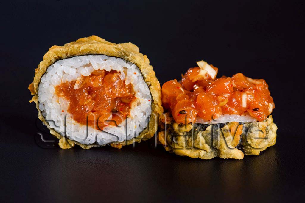 Futomak z tatarem z łososia w tempurze 6 szt